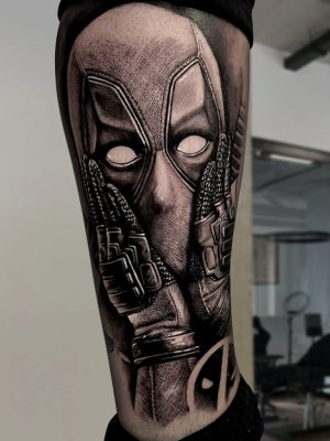 Tatuaje Pierna Realista DeadPol - Tatuador Franky Lozano - Jaula Tattoo