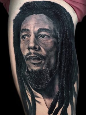 tatuar realismo tatuaje realismo tatuaje fotorealismo - Jaula Tattoo Estudio de tatuajes Torrente - Estudio Tatuajes Valencia tatuaje Bob Marley