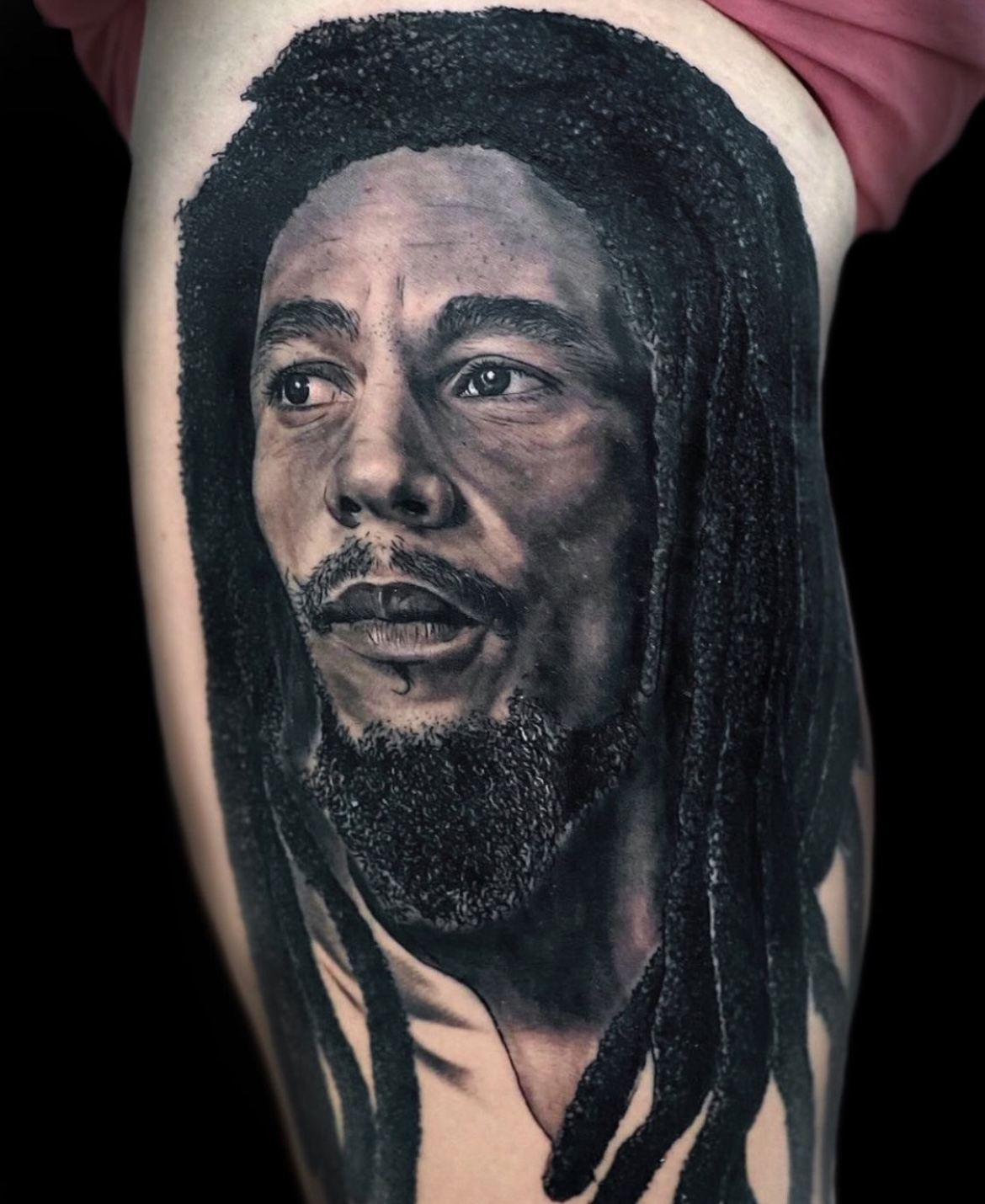 tatuar realismo tatuaje realismo tatuaje fotorealismo - Jaula Tattoo Estudio de tatuajes Torrente - Estudio Tatuajes Valencia tatuaje Bob Marley